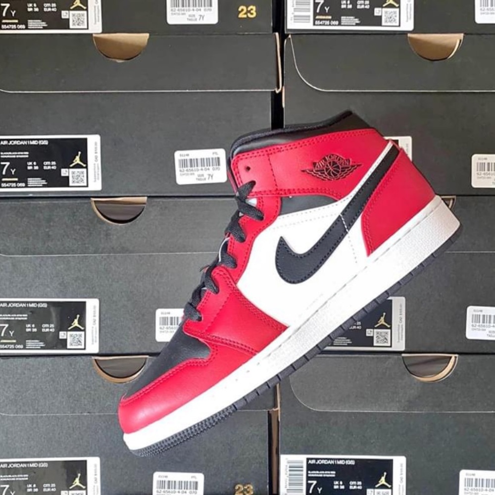 Jordan 1 mid Chicago